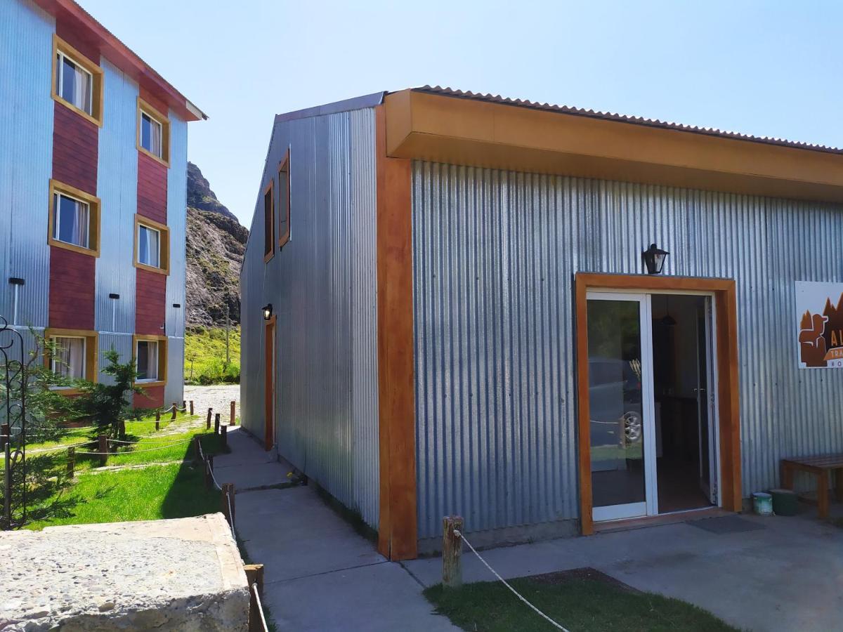 Alma Travelers Hostel El Chalten Exterior photo