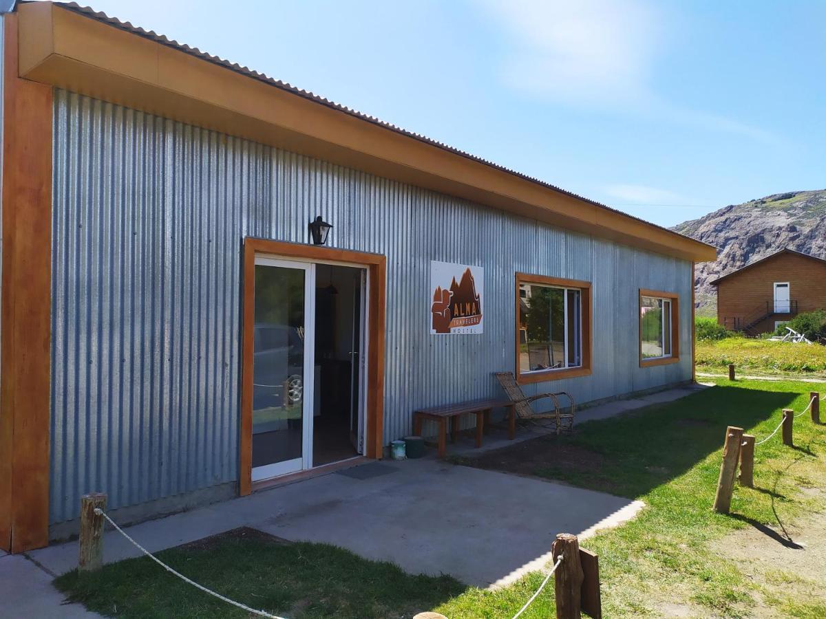 Alma Travelers Hostel El Chalten Exterior photo